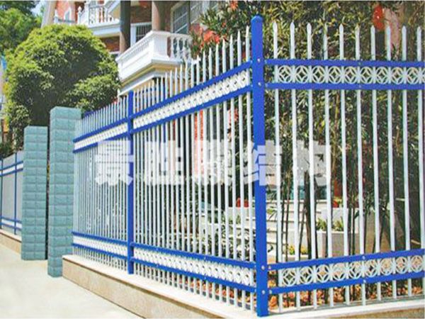 热镀锌钢护栏.jpg